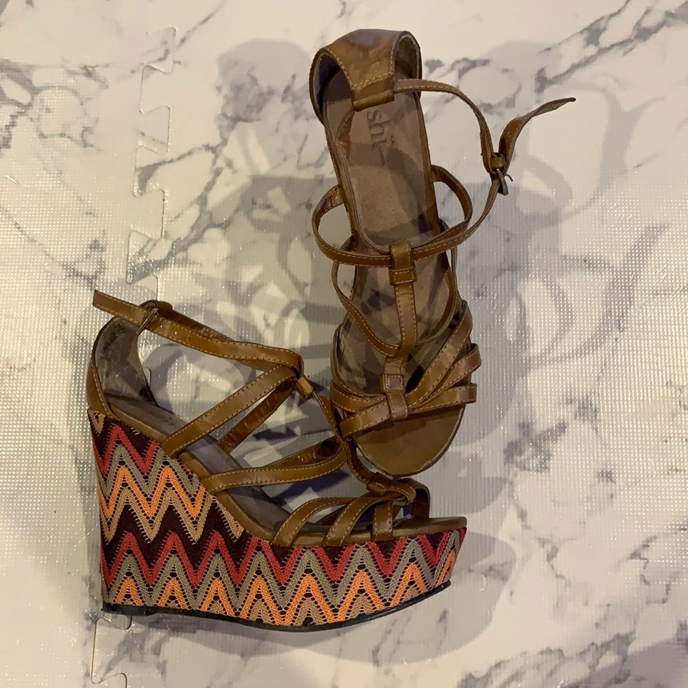 Shi wedges from Journeys